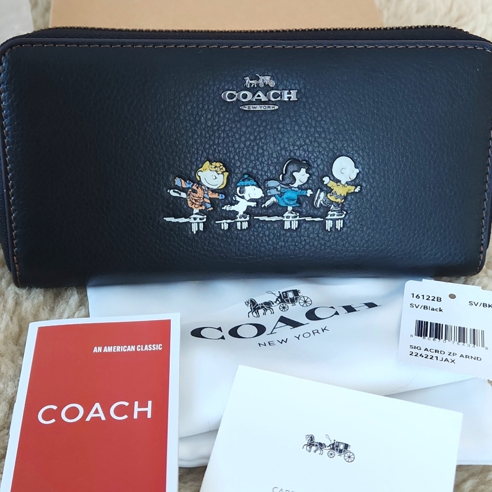 NWT Coach Ice Skating Snoopy & Friends Black Leather 3/4 Zip Long Wallet 🖤🐾⛸️❤